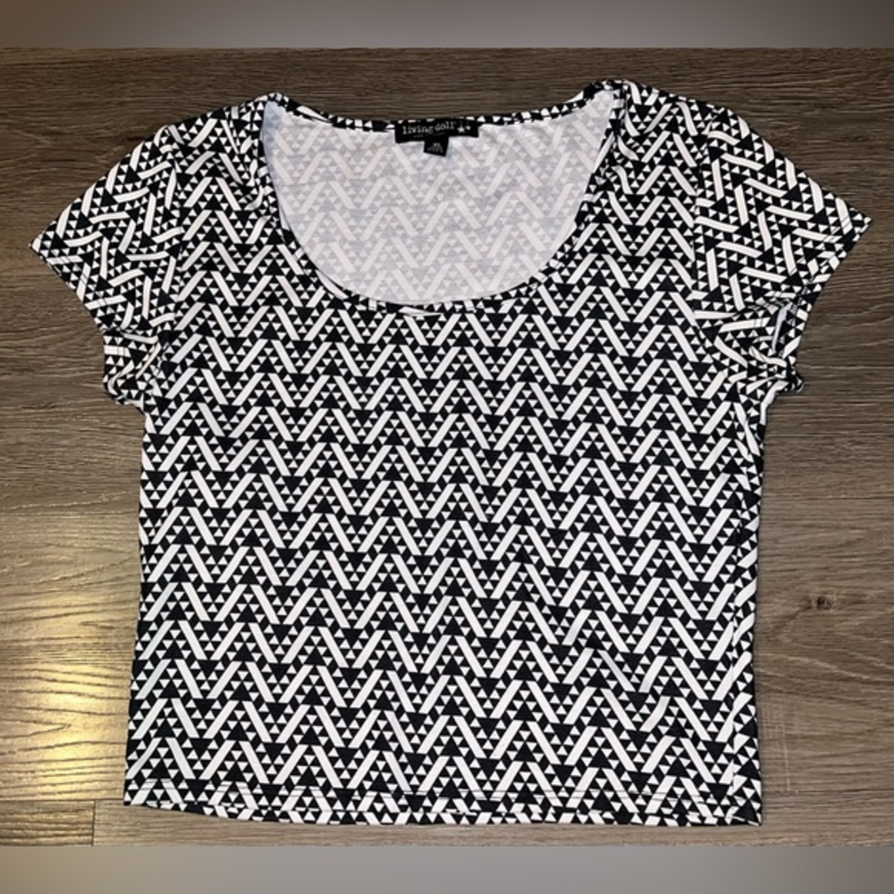 LIVING DOLL CROP‎ TOP